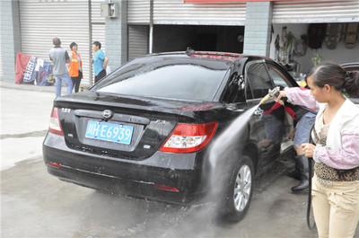專業(yè)洗車，煥然一新——走進(jìn)旺蒼縣速潔洗車行